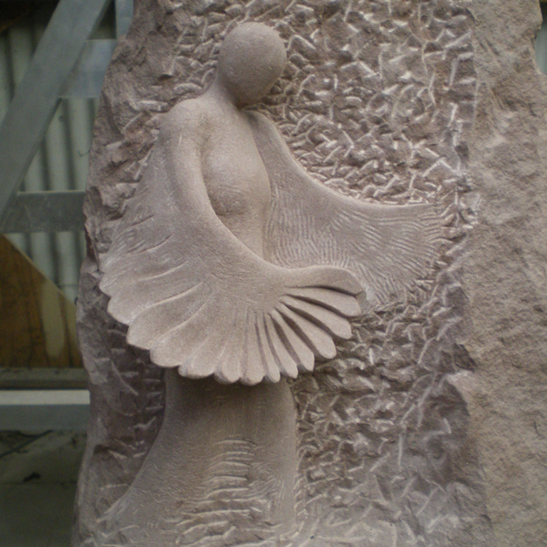 Plastisch ausgearbeitetes Engel-Ornament in Kylltaler Sandstein