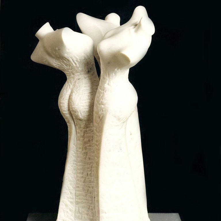 Steinmetz Köln-Mülheim | Skulptur, bestehend aus drei weiblichen Torsi, aus Carrara-Marmor